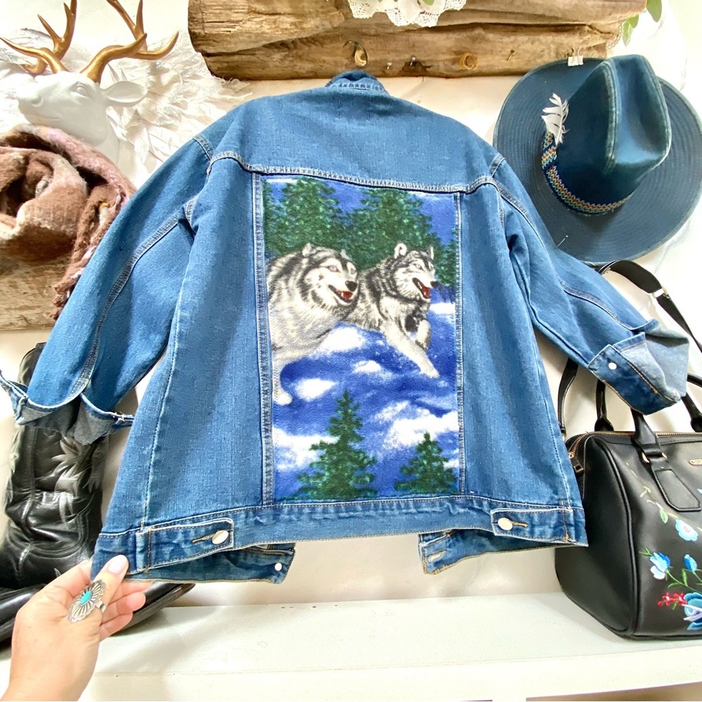 Upcycled WOLF wildlife jean boho jacket w southwestern country vibe - Picture 4 of 12